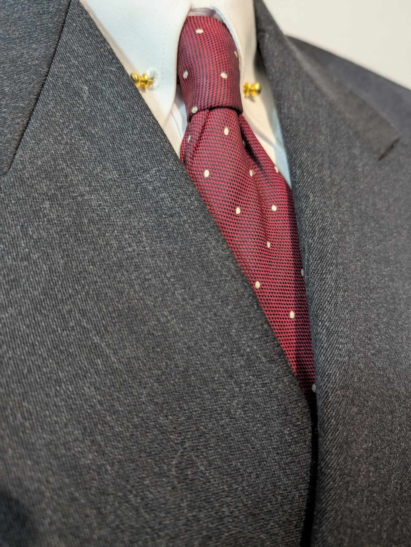 Majestueux costume croisé de couleurs gris en laine