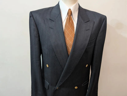 Génial costume croisé a rayure en laine