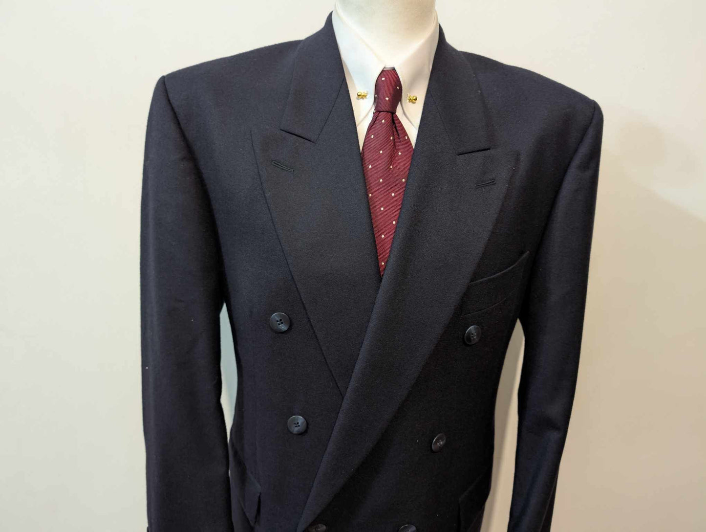 Élégant costume croisé bleu marine en flanelle de laine