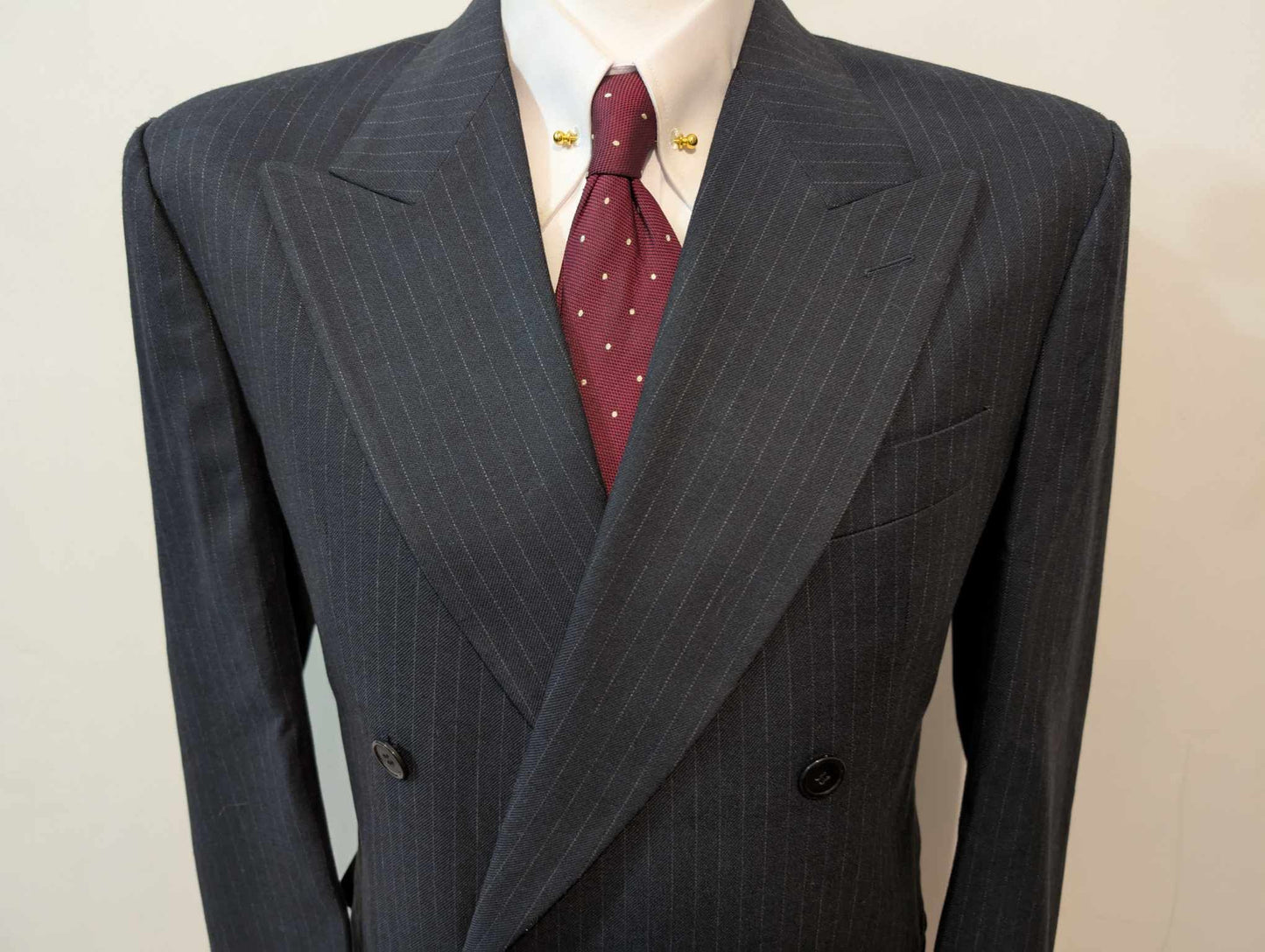 Légendaire costume croisé pinstripe en laine