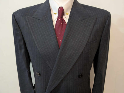 Légendaire costume croisé pinstripe en laine