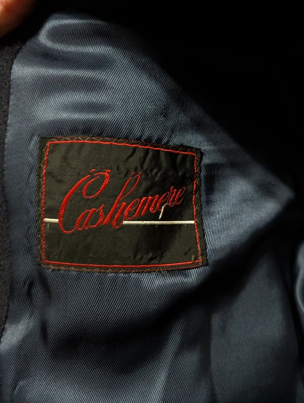 Fabelhafter marineblauer zweireihiger Mantel