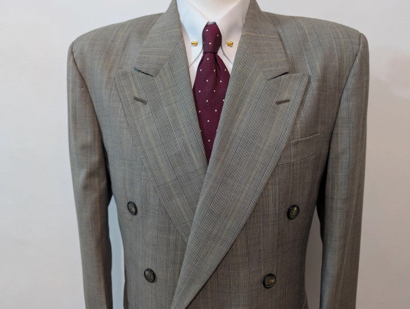Élégant costume croisé gris en laine