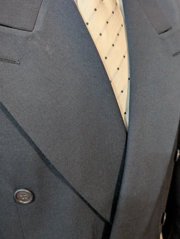 Außergewöhnliche zweireihige marineblaue Wollanzüge