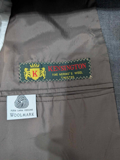 Eleganter dreiteiliger grauer Wollanzug