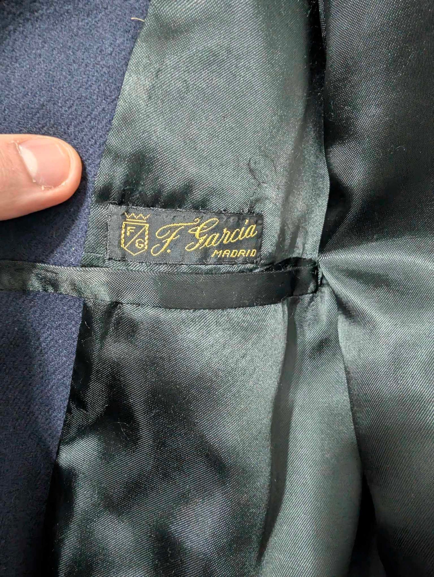 Legendärer marineblauer Zweireihermantel