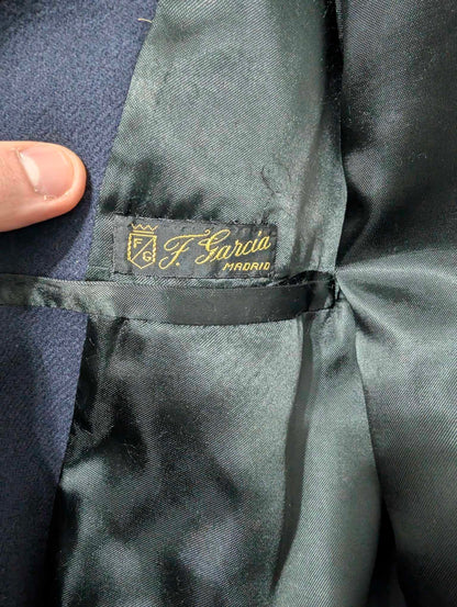 Legendärer marineblauer Zweireihermantel