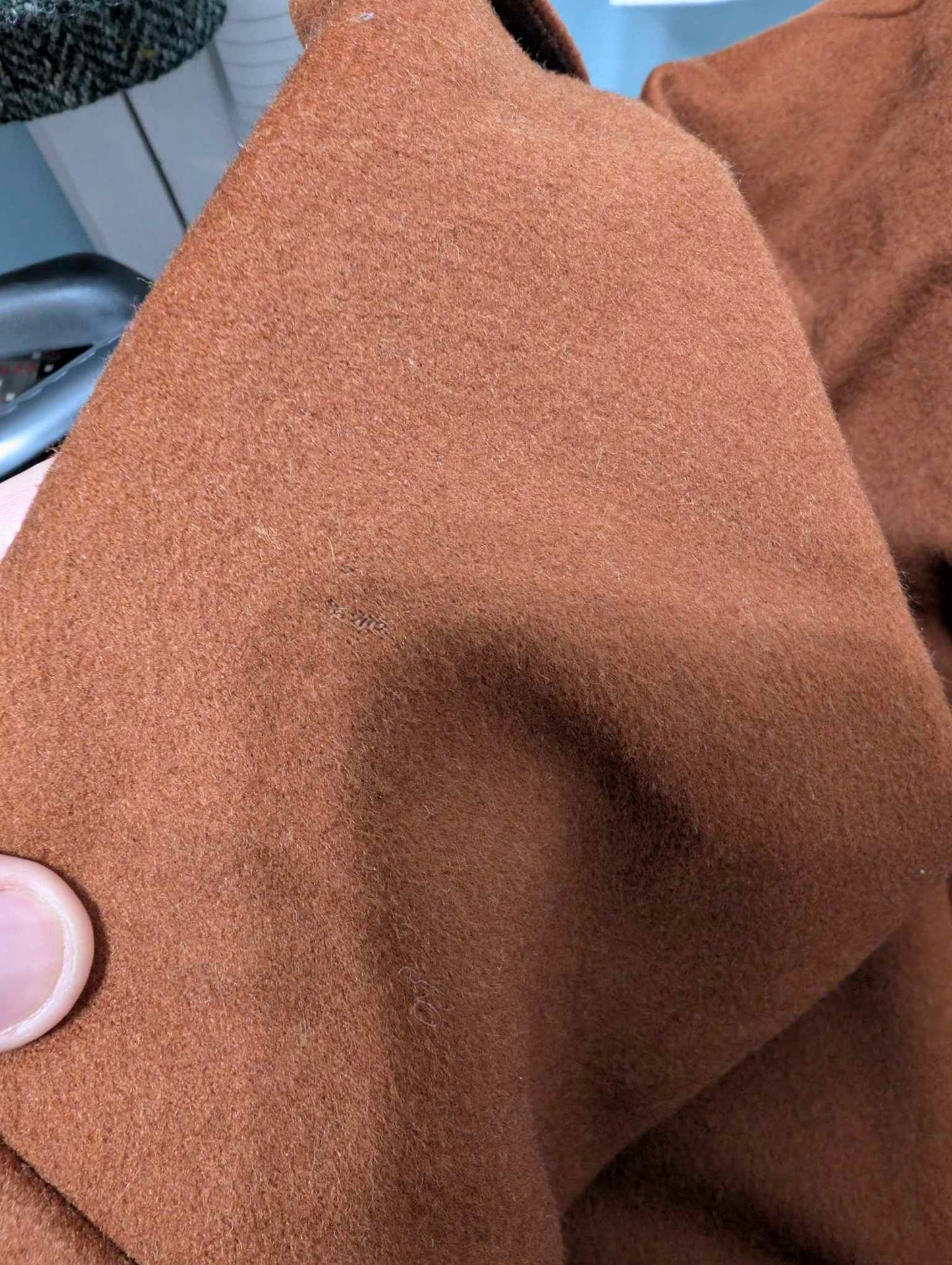 Wunderschöner roter Wollmantel