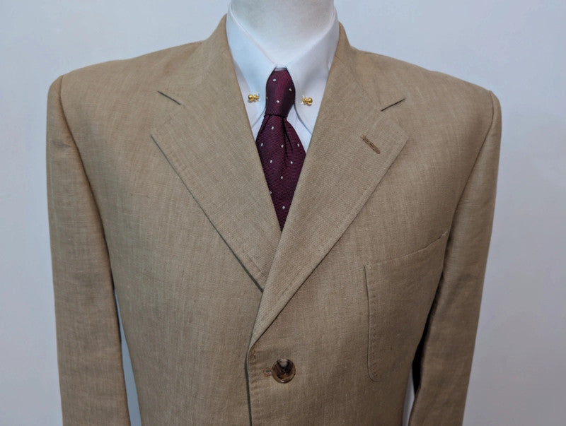 Gentil costume beige sable en lin