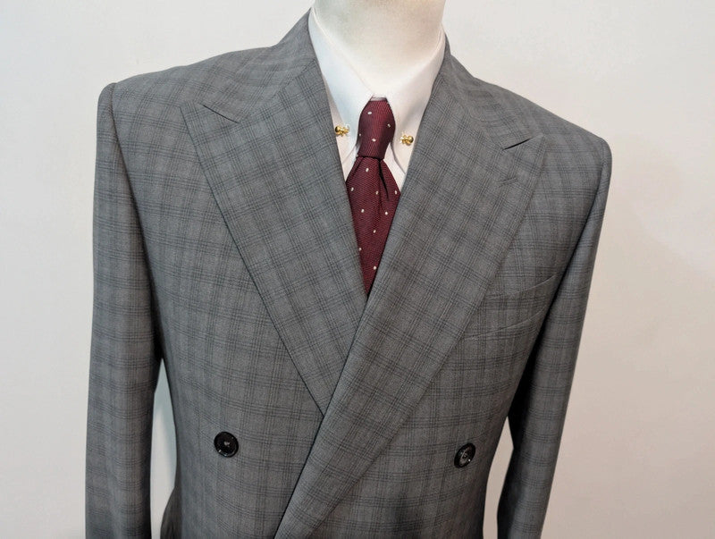 Exceptionnel costume croisé gris en laine légère