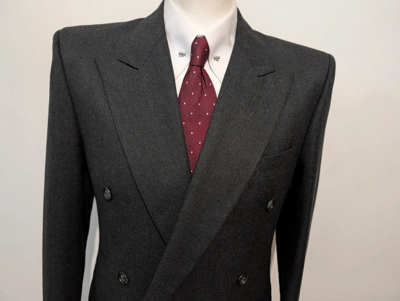 Élégant costume croisé gris en flanelle