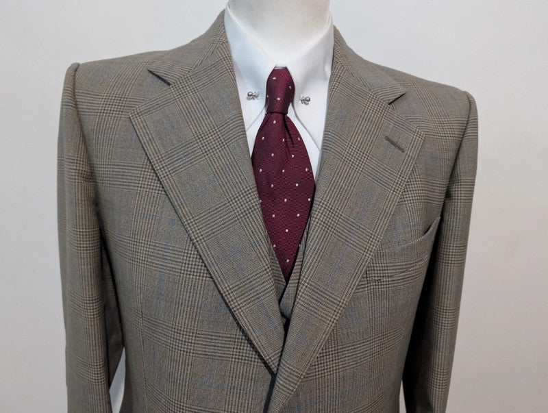 Sympathique costume 3 piece en prince de galles