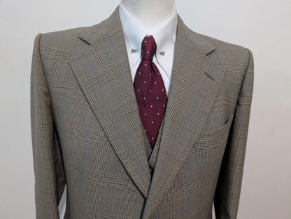 Sympathique costume 3 piece en prince de galles