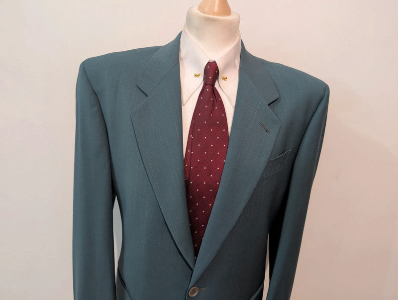 Lumineux costume bleu a rayure en laine