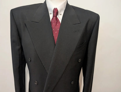 Redoutable costume croisé en laine froide