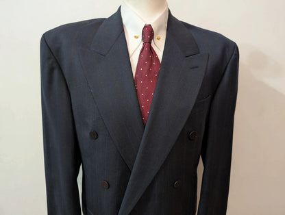 Élégant costume croisé pinstripe en laine