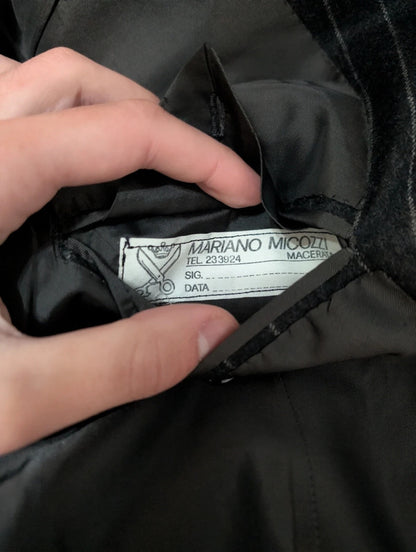Eleganter maßgeschneiderter Flanellanzug mit Kreidestreifen