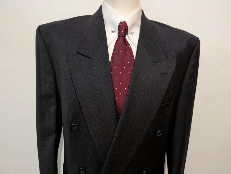 Élégant costume croisé gris en laine