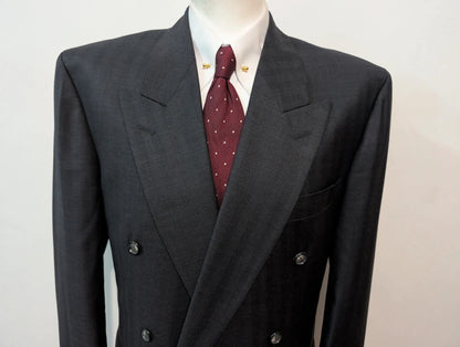 Redoutable costume croisé gris en laine