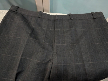Gentil costume croisé gris a carreaux