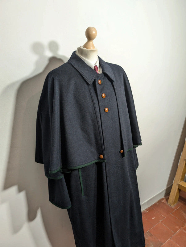 Incroyable manteau pèlerine en laine