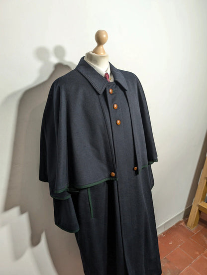 Incroyable manteau pèlerine en laine