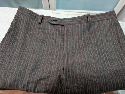 Délicieux costume marron pinstripe en flanelle