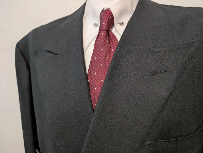 Effrayant costume croisé noir en lin