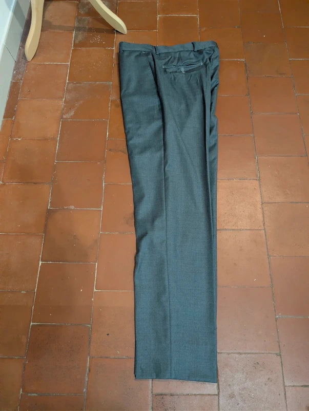 Genialer grauer Loro Piana Anzug