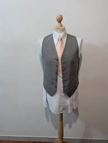 Eleganter dreiteiliger Nadelstreifenanzug aus Wolle