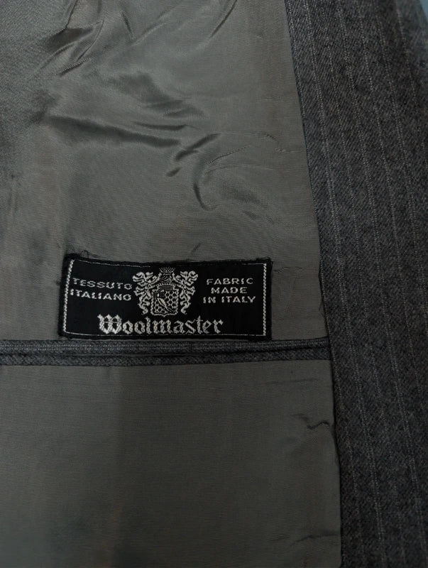 Formidabler Nadelstreifen-Dreiteiler aus Flanell