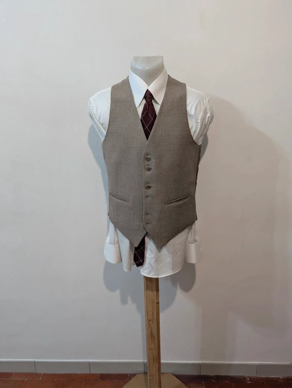 Eleganter Anzug aus schwerer beiger Flanell