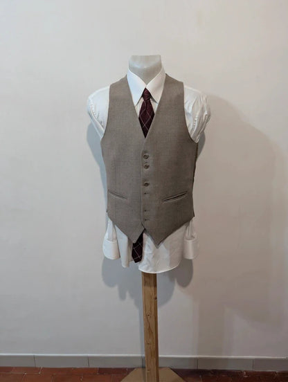 Eleganter Anzug aus schwerer beiger Flanell