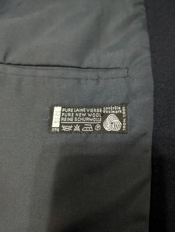 Formidabler marineblauer Wollanzug