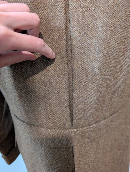 Legendäre braune Tweedjacke