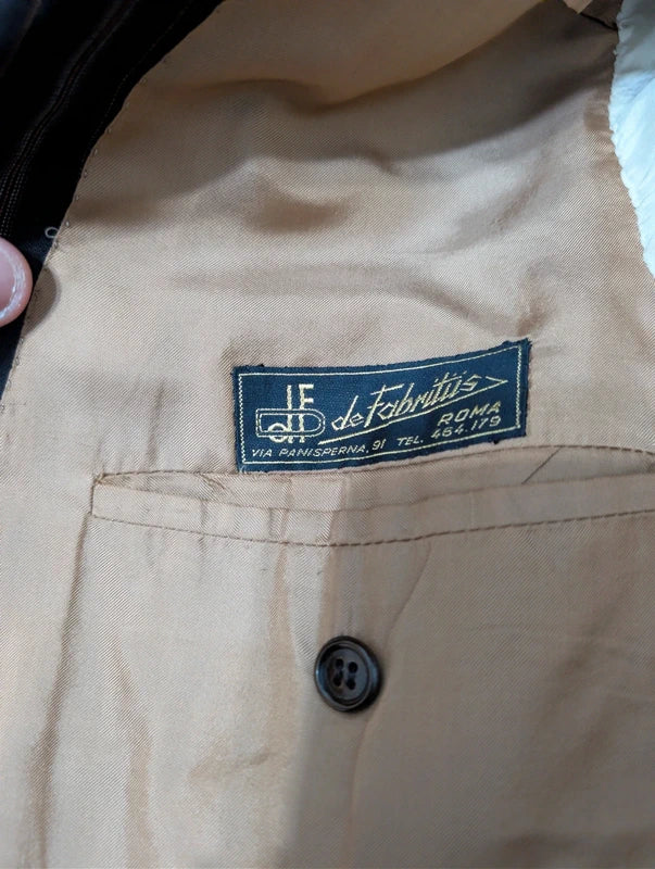 Legendärer brauner Nadelstreifenanzug aus Wolle