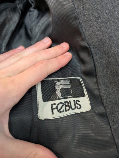 Éclatant manteau gris en laine lourde