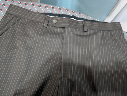 Prächtiger brauner Nadelstreifenanzug aus Wolle