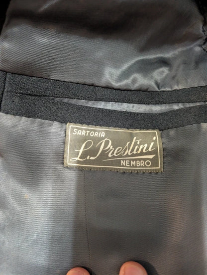 Exzellenter maßgeschneiderter grauer Wollanzug