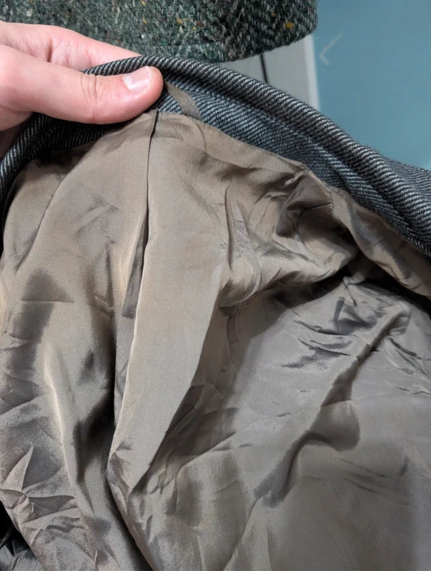 Schöner grauer Zweireihermantel aus Wolle