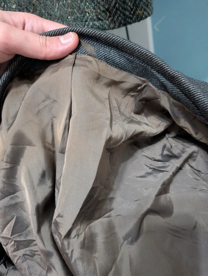 Schöner grauer Zweireihermantel aus Wolle