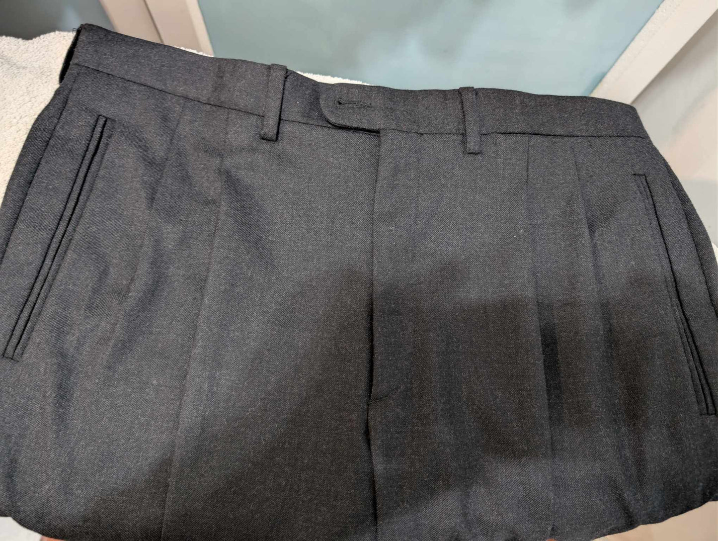 Élégant costume croisé gris en flanelle