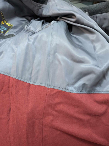 Ravissant manteau croisé gris en laine lourde