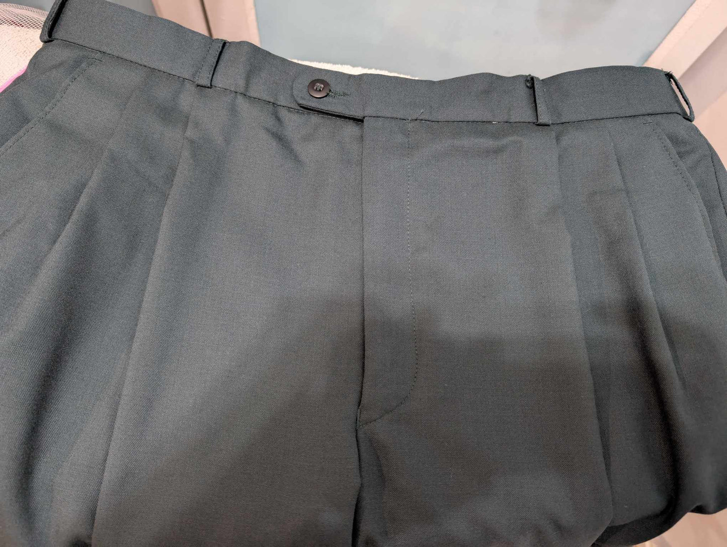 Original costume croisé de couleurs bleu vert en laine froide