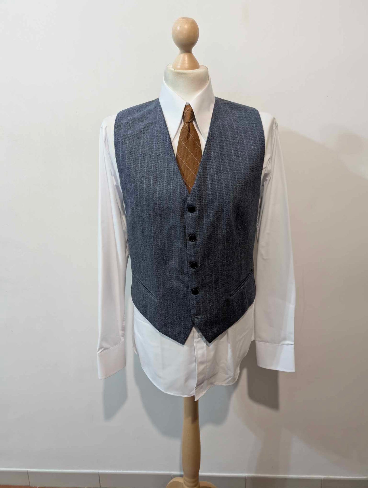 Furchterregender dreiteiliger Nadelstreifenanzug aus schwerem Flanell