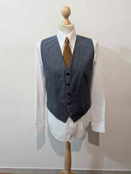 Furchterregender dreiteiliger Nadelstreifenanzug aus schwerem Flanell