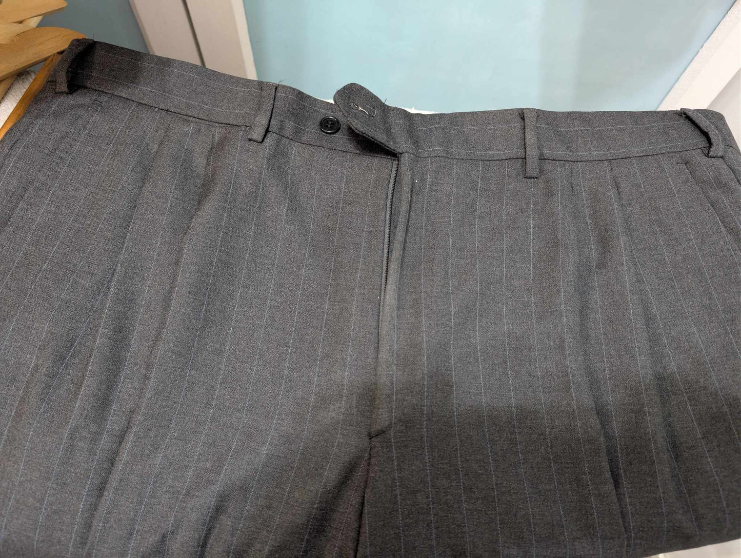 Légendaire costume croisé pinstripe en laine