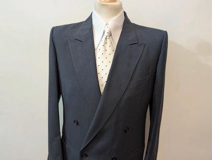 Eleganter marineblauer Zweireiheranzug aus Wolle