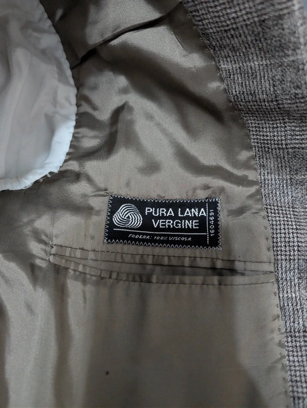 Ausgezeichneter brauner Flanellanzug