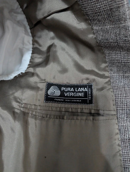 Ausgezeichneter brauner Flanellanzug